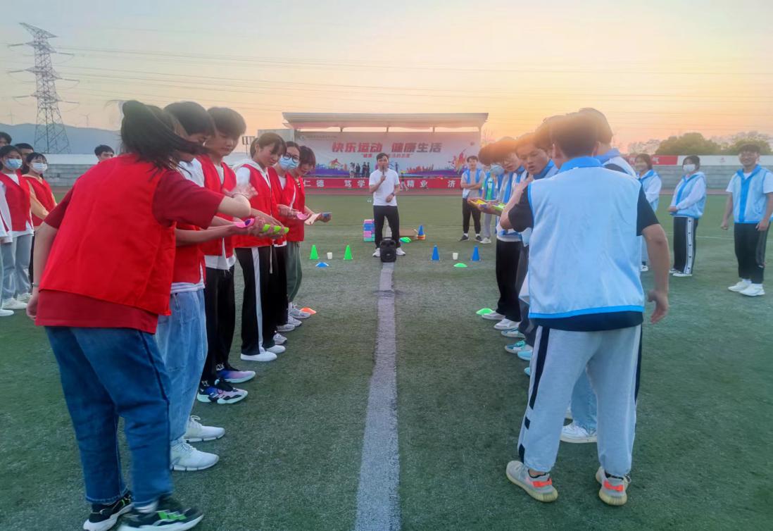 CD6E8890501A9825EF18B895AA6_A5E34F5C_18F5C