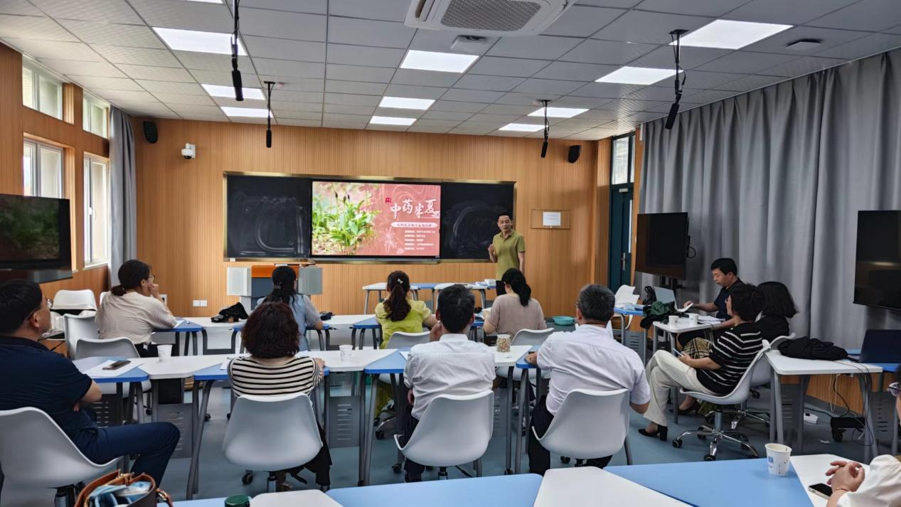 ED3087E26CAEC638CB40BB037BD_86B51B9B_E9008