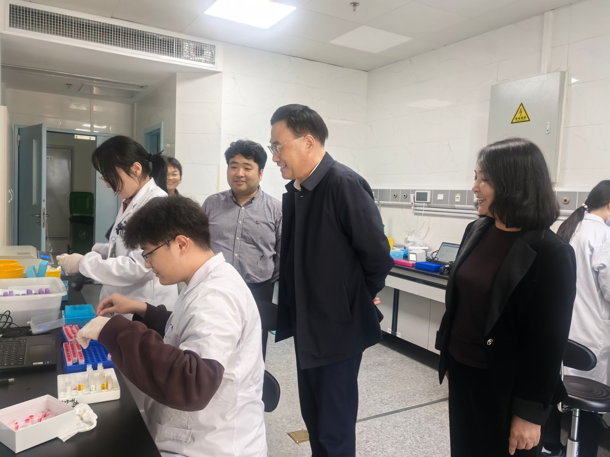 8F7D5727F6BDE9C4F1F2803C293_8F089FF0_4964C