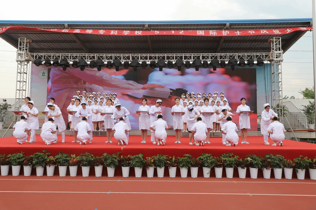 19D4E5BE10D2F333462770CACA9_A3A70621_52A89