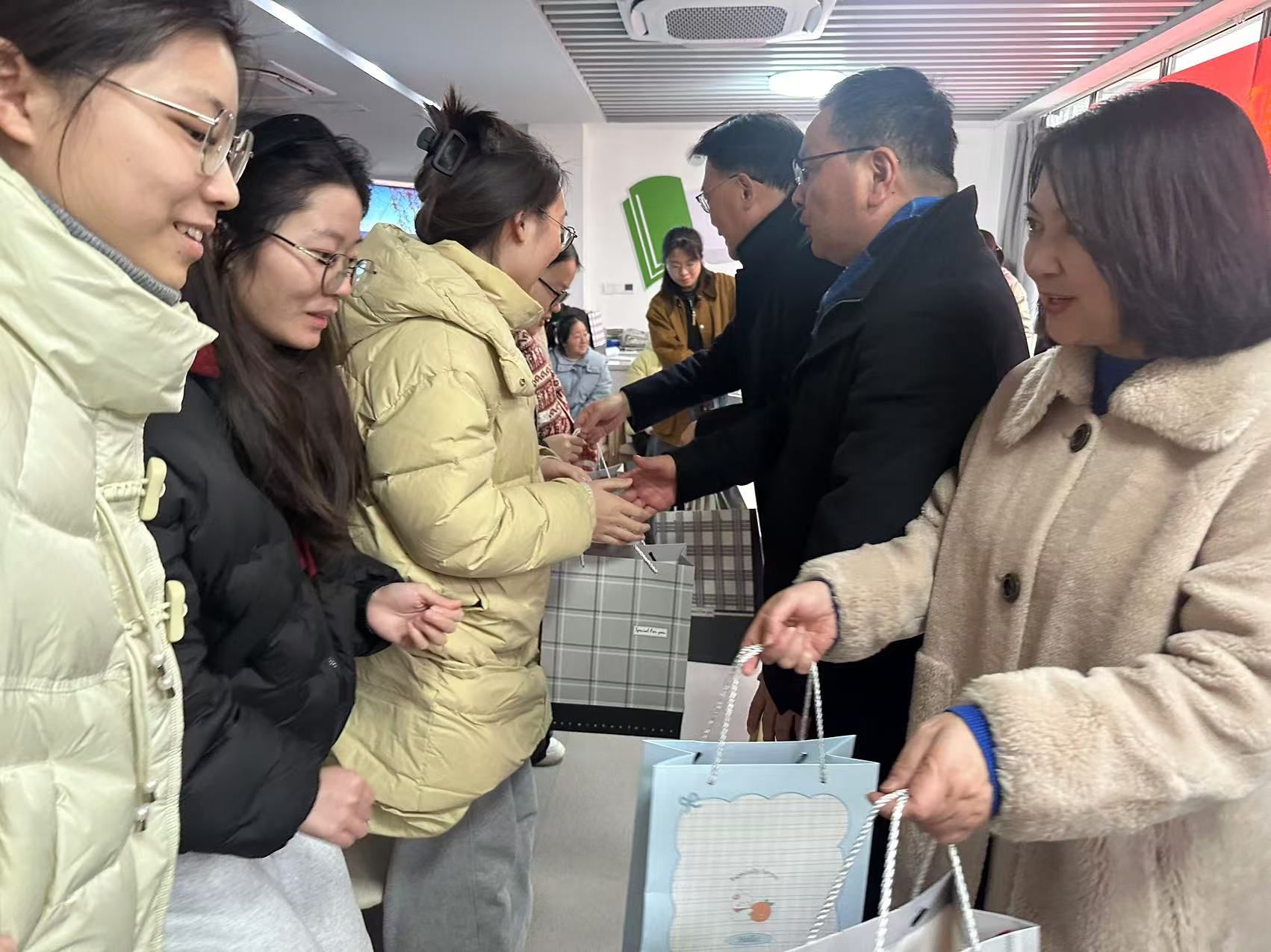 9DF9B52B3CEEE2087BFA8E60DC9_D07B5D30_3EA52